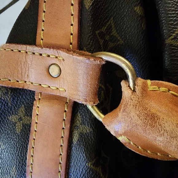LOUIS VUITTON - Luxury Brown Monogram Travel Bag - POSH WILL ALSO AURHENTICATE! - Picture 14 of 16